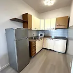 Seafront Bright Flat-beahost ביביונה